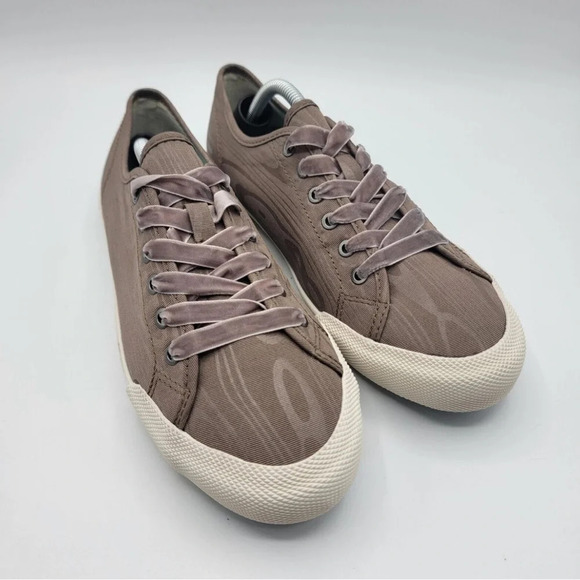 SeaVees Womens size 6 Monterey
Sneaker Cabria Moire Taupe preloved - Picture 1 of 9